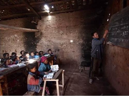 破烂简陋的中国学校